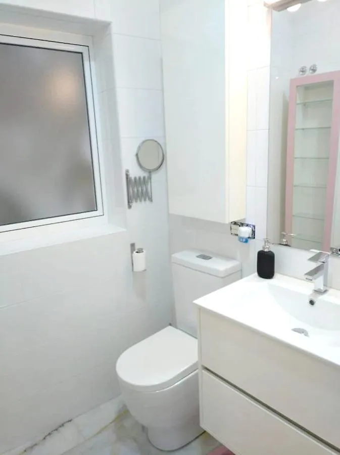 Comfortable Apartment In The Heart Of Cadiz, With Balcony
