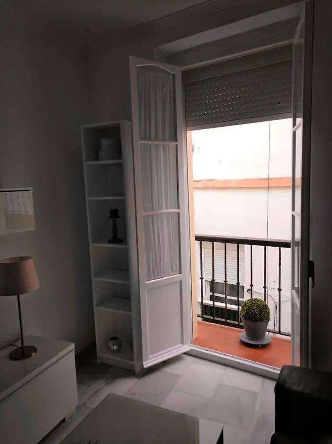 Comfortable Apartment In The Heart Of Cadiz, With Balcony